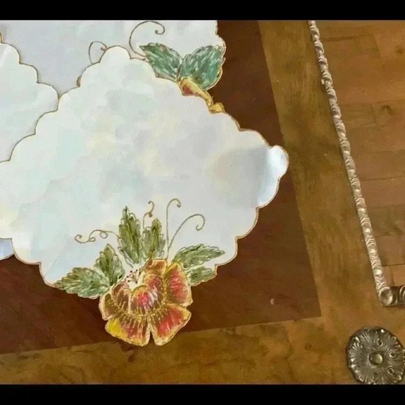 VINTAGE hand painted table  runner and 3 place mats. Never used - Picture 5 of 13